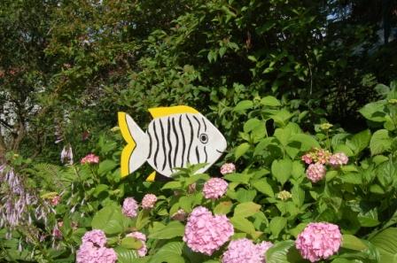 http://www.hildegard-kraeuter-garten.at/media/Eroeffnungsfest 2009/fisch-pfingsrosen.JPG